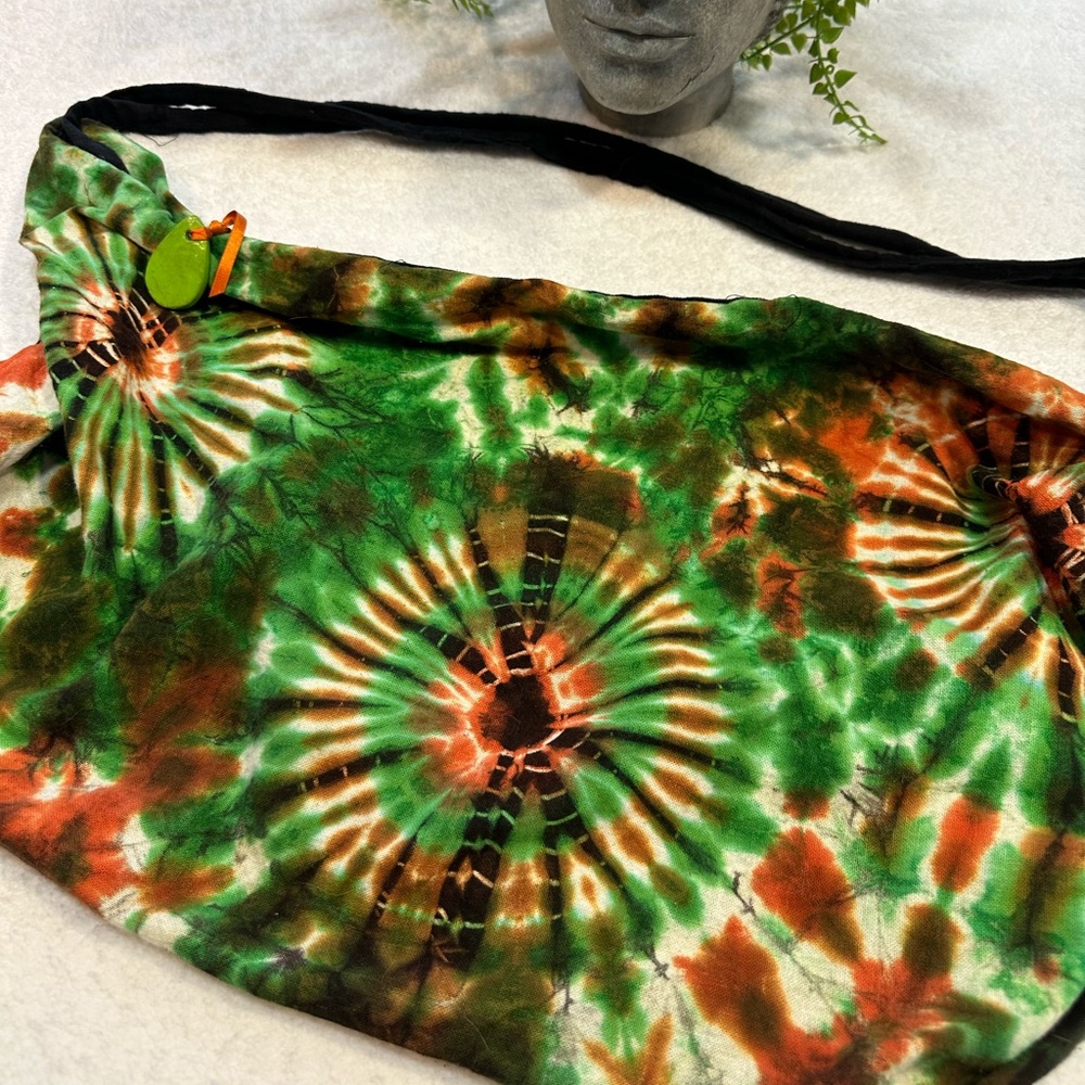 Tie Dye Duffle w/ Zipper Charm 🌱